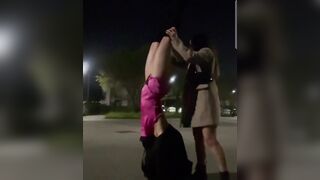 Devi stare calma si vede la mutanda