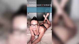 Giulia sexy professoressa si masturba OF