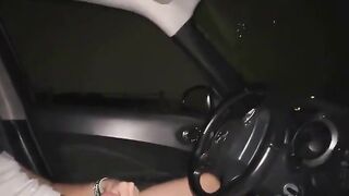 Esibizionista segato da sconosciuta dal finestrino