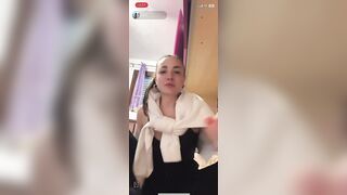 Glora diretta fetish mostrando i piedi in diretta