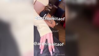 Crystal Crocioni succhia il cazzo a due ragazzi