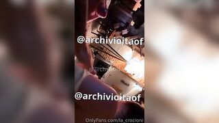 Crystal Crocioni succhia il cazzo a due ragazzi