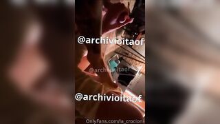 Crystal Crocioni succhia il cazzo a due ragazzi