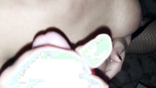 Amica zoccola mi aiuta a sborrare con una sega e pompino