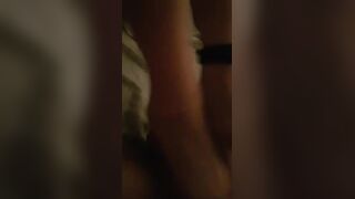 Fidanzata italiana fa un footjob al suo ragazzo