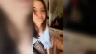 Ti faccio un bocchino e tu non sai reggere un cellulare del cazzo e riprendere?