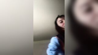 Ti faccio un bocchino e tu non sai reggere un cellulare del cazzo e riprendere?