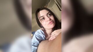 Ti faccio un bocchino e tu non sai reggere un cellulare del cazzo e riprendere?