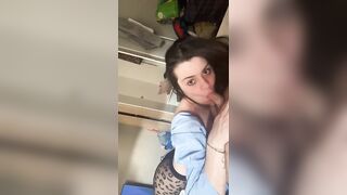 Ti faccio un bocchino e tu non sai reggere un cellulare del cazzo e riprendere?