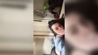 Ti faccio un bocchino e tu non sai reggere un cellulare del cazzo e riprendere?