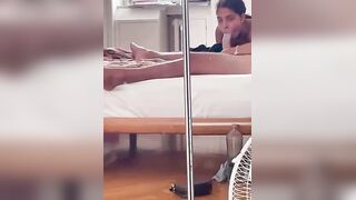 Pompino fidanzata allo specchio