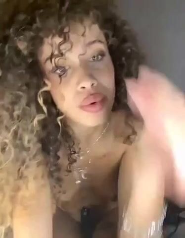 Ragazza italiana fica in live