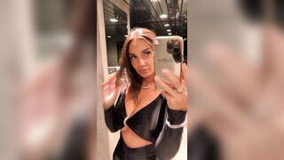 Selfie sexy Elettra Lamborghini