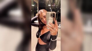 Selfie sexy Elettra Lamborghini