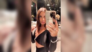 Selfie sexy Elettra Lamborghini