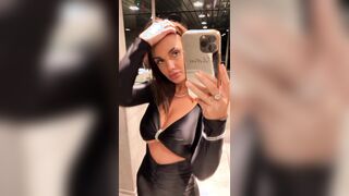 Selfie sexy Elettra Lamborghini