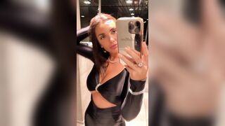 Selfie sexy Elettra Lamborghini