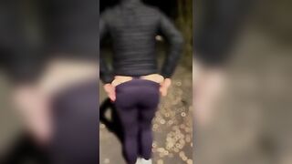 Pompino fidanzata esibizionista in strada con sborrata in auto