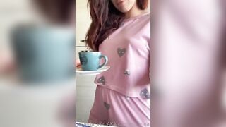 Una sega prima di andare al lavoro? Che dici? Joi italiano OF