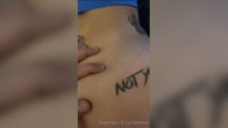 Gode scopata a pecorina culona tatuata OF