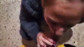 Lella lo succhia al suo ragazzo of