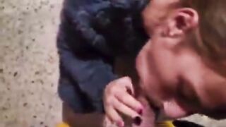 Lella lo succhia al suo ragazzo of