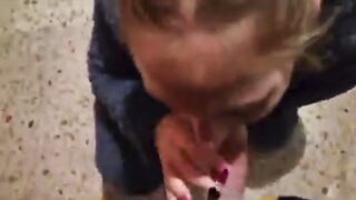 Lella lo succhia al suo ragazzo of