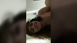 Dovevi rilassarti e non dovevi nemmeno riprendere - Pompino con ingoio fidanzata