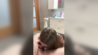 Pompino ragazza social italiana con sborrata in faccia