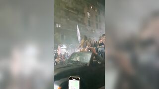 In strada festeggiando il 4 scudetto a Napoli