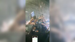 In strada festeggiando il 4 scudetto a Napoli