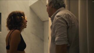 Valeria Golino - scena hot - Les estivants (2018)