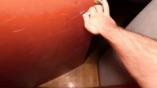 Va in camera della sorellastra la incula e le viene in faccia