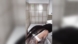 Tesoro mi è venuta una grande idea - Masturbazione sulla lavatrice OF