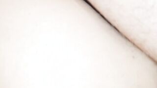 Lecco la fica pelosa di mia moglie,la scopo e le vengo dentro