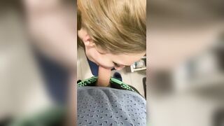 Brutto stronzo ti piace come te lo succhio?