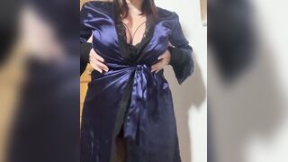 Le vuoi sborrare le mie tettone? Ti piacciono