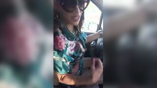 Milf italiana sega in machina il compagno in live