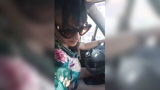 Milf italiana sega in machina il compagno in live