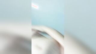 Italiana 18 anni nuda in doccia ditalino