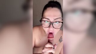 Amico sborra con tettona napoletana al telefono