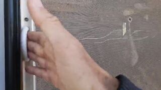 Moglie matura esibizionista con grosse tette outdoor