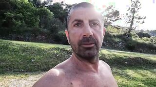 Moglie matura esibizionista con grosse tette outdoor