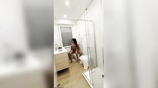 Margot si fa scopare da giovane stallone che potrebbe essere suo figlio