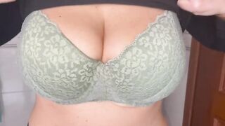 Le belle tette di mia moglie