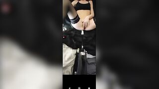 Italiana in autoreggenti si masturba con la fuck machine