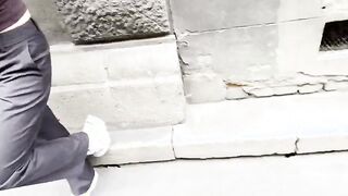 Studentessa italiana accetta di fare sesso per soldi con sconosciuto