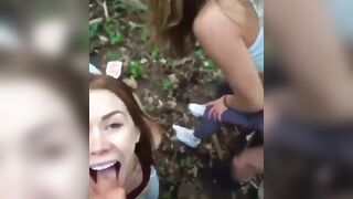 Scopata con due turiste nel bosco