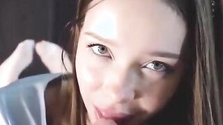 Occhioni belli pompino con sborrata