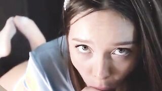 Occhioni belli pompino con sborrata